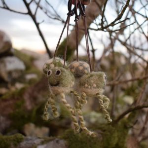 handmade wool felt toad frog keyring